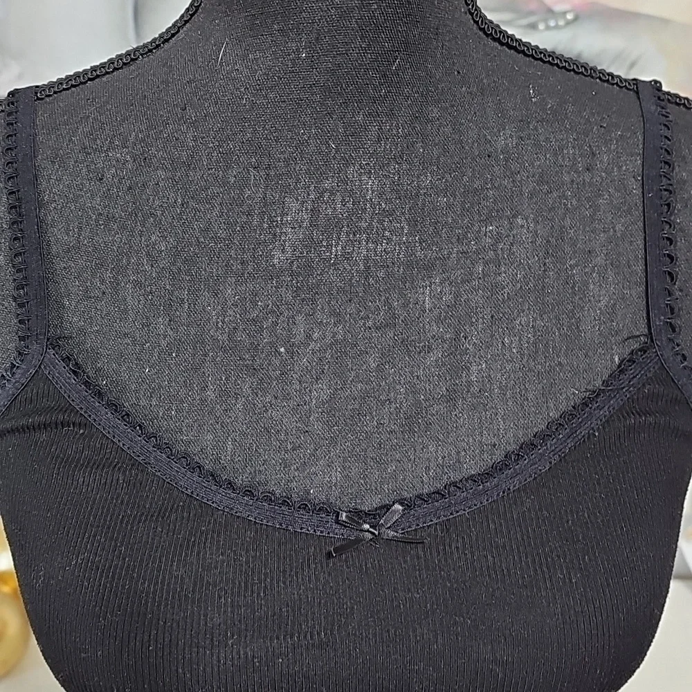 3 for $10 🖤 Black Ribbed Cropped Cami with Lace Trim Small - Picture 2 of 5